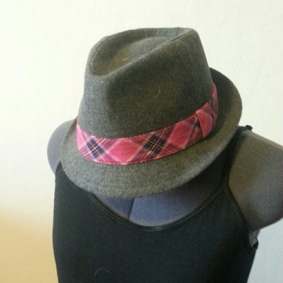 Grey hat with pink and purple sash.