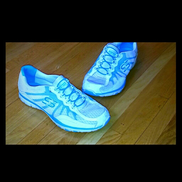 Sketchers Flex tennis shoes
