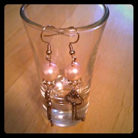 Light pink pearl diamond key earrings