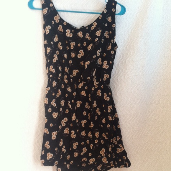 backless 🌸BRANDY MELVILLE🌸 sunflower dress