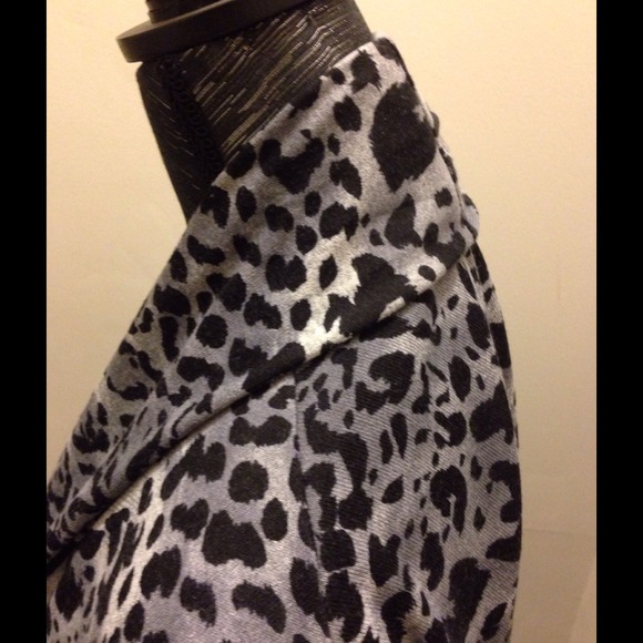 Leopard shrug/wrap - Picture 2 of 2