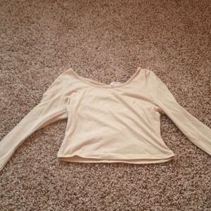 Long-sleeved crop top