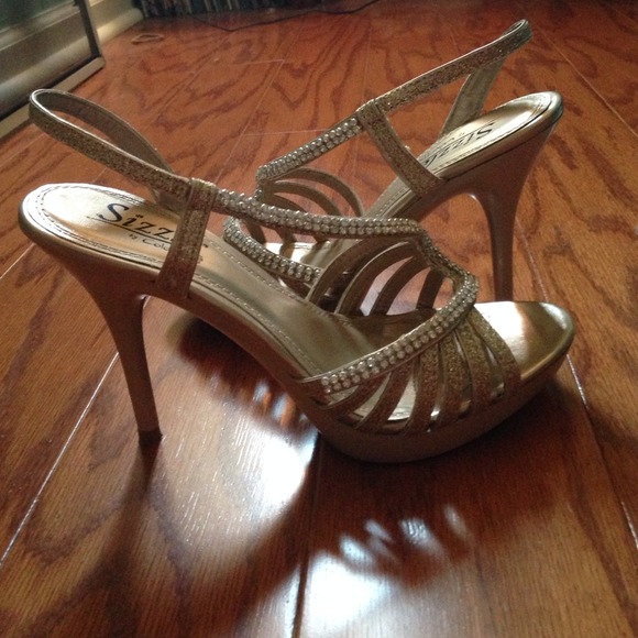NWOT Gold and rhinestone sling back heels - Picture 1 of 4