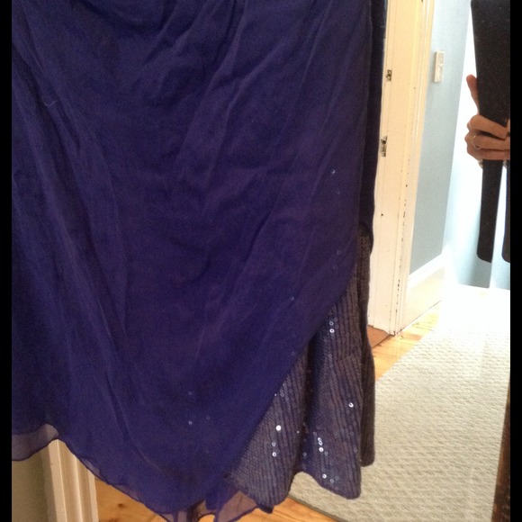 Beautiful sheer top w/ angled bottom & sequins - Picture 2 of 4