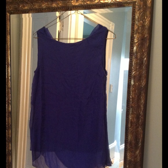 Beautiful sheer top w/ angled bottom & sequins - Picture 4 of 4