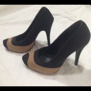 ❌SOLD❌ Black/Tan Suede Pumps