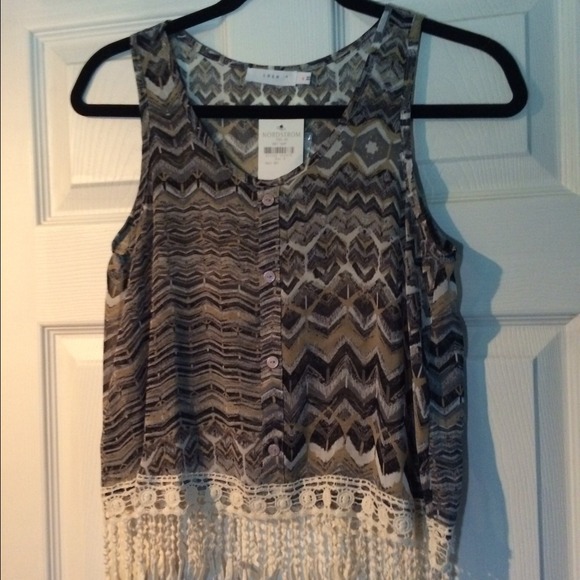 Lush fringe tank