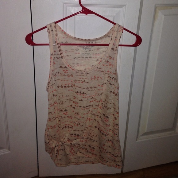 NWOT Tribal/Triangle pattern AE tank top - Picture 1 of 3