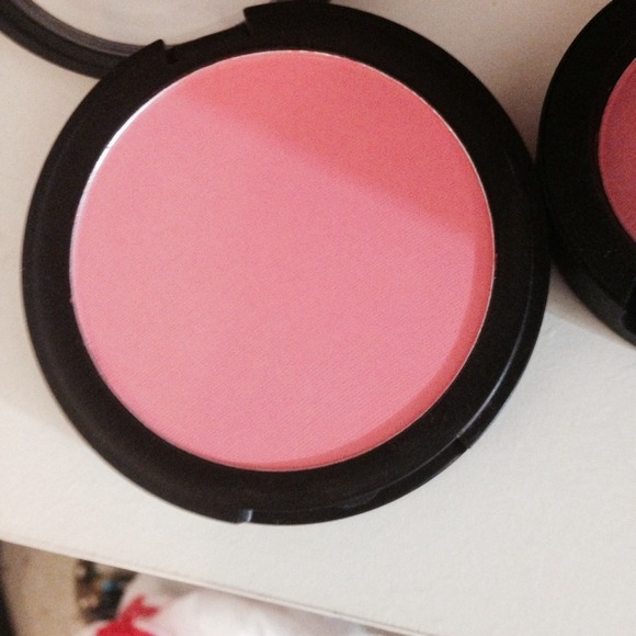 Bombshell Blush - Picture 3 of 4