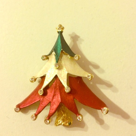 Christmas tree pin