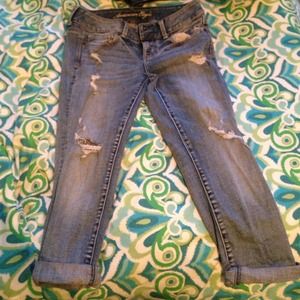 Light wash boyfriend denim capris