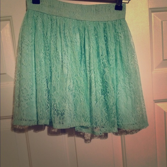 NWT! Forever 21 lace skirt - Picture 1 of 4