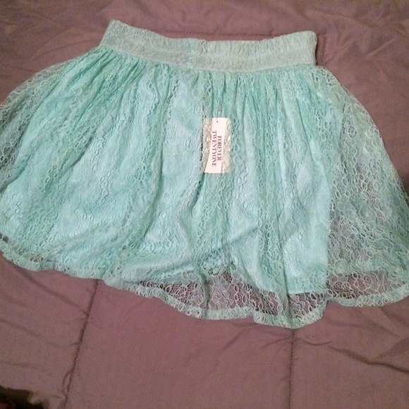 NWT! Forever 21 lace skirt - Picture 3 of 4