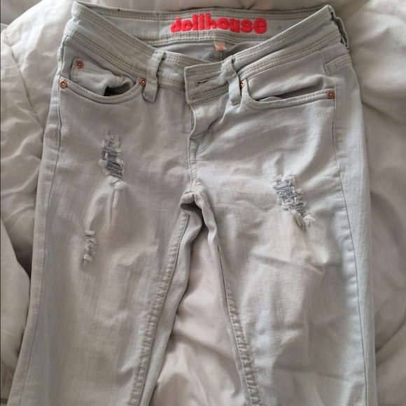 💖NWOT Distressed Skinny Crops - Picture 2 of 4