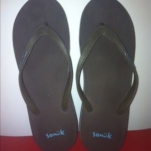 Brand New Brown Sanuk Flip Flops