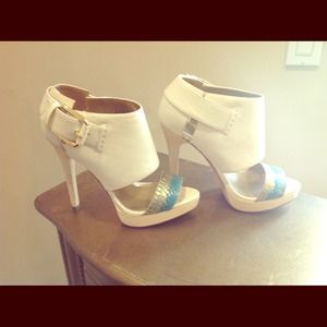 Report signature shoes