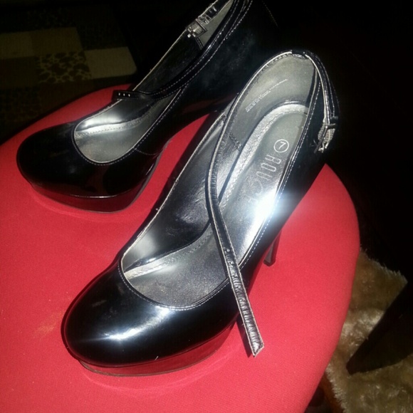 Heels - Picture 2 of 3