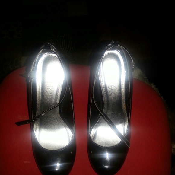 Heels - Picture 3 of 3