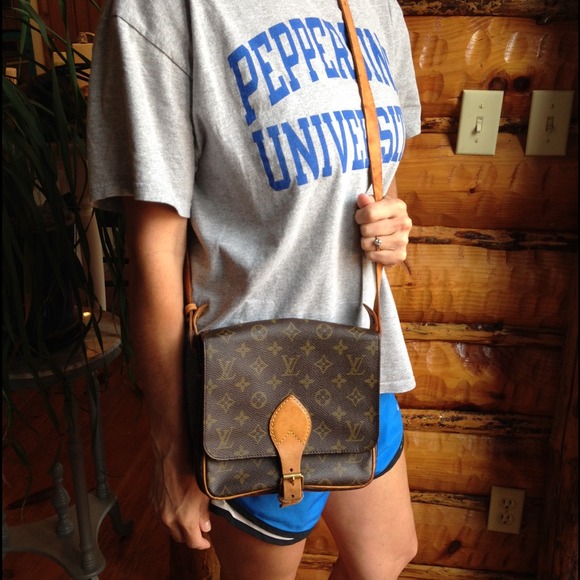 Louis Vuitton Handbags - Louis Vuitton vintage cross body