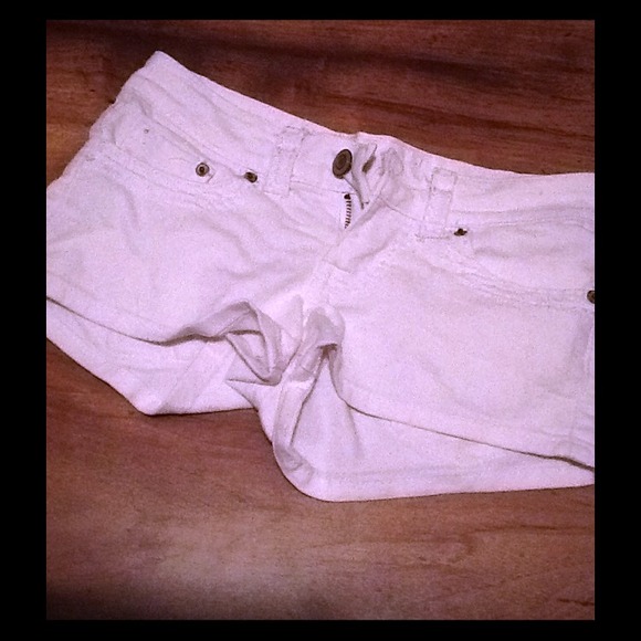 White rue 21 shorts