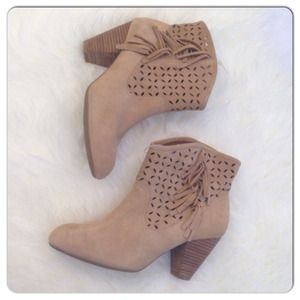 Jessica Simpson Shoes - 🆕Jessica Simpson Camel Fringe Booties NWOB Jessica Simpson Shoes - 🆕Jessica Simpson Camel Fringe Booties NWOB