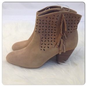 Jessica Simpson Shoes - 🆕Jessica Simpson Camel Fringe Booties NWOB Jessica Simpson Shoes - 🆕Jessica Simpson Camel Fringe Booties NWOB