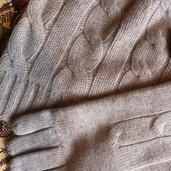 Christopher Fischer cashmere set