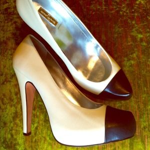 Report Signature black and white heels