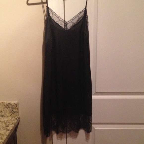 **MAKEOFR-DONATING**Black lace Zara slip