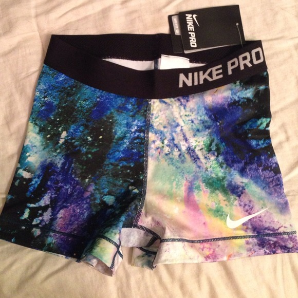TRADED Nike pro shorts - Picture 1 of 4