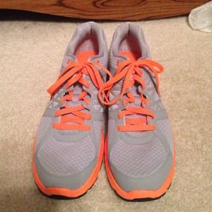 Nike tennis shoes