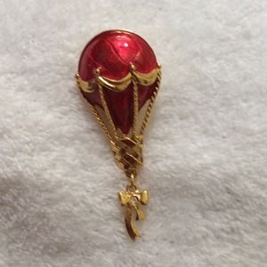 Vintage Red Balloon Pin🎈