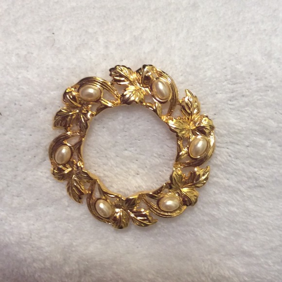 Vintage Gold Tone Pin