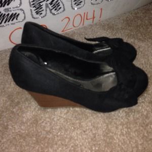 Small black wedges minor scratches