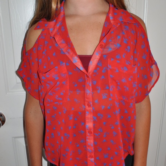 Red shirt - Picture 3 of 3