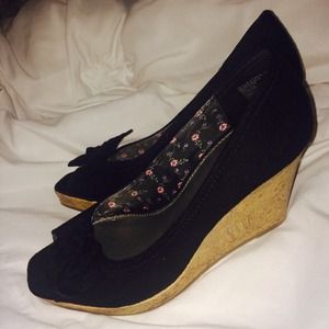 American Eagle Black Wedges