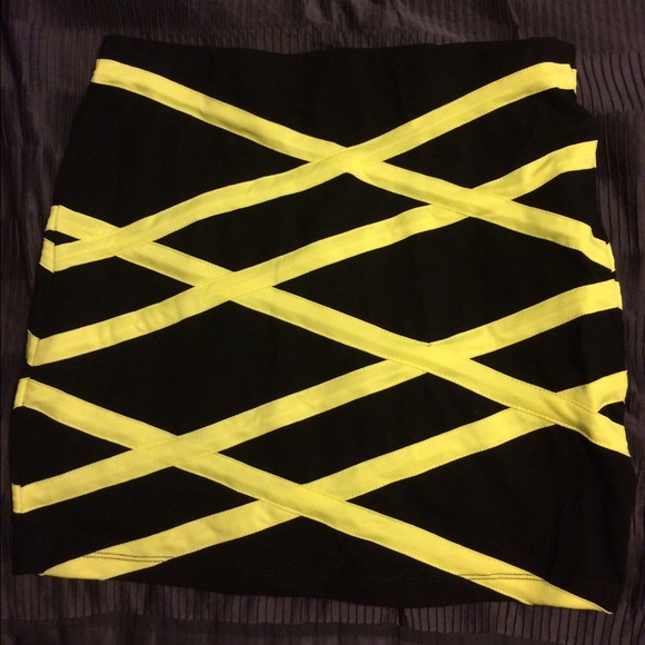 Forever 21 Black Neon Yellow mini