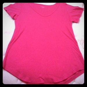 Basic hot pink V-neck tee/super soft