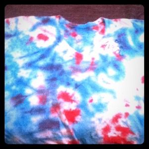 Tye-dye shirt signed by elexia allen ..
