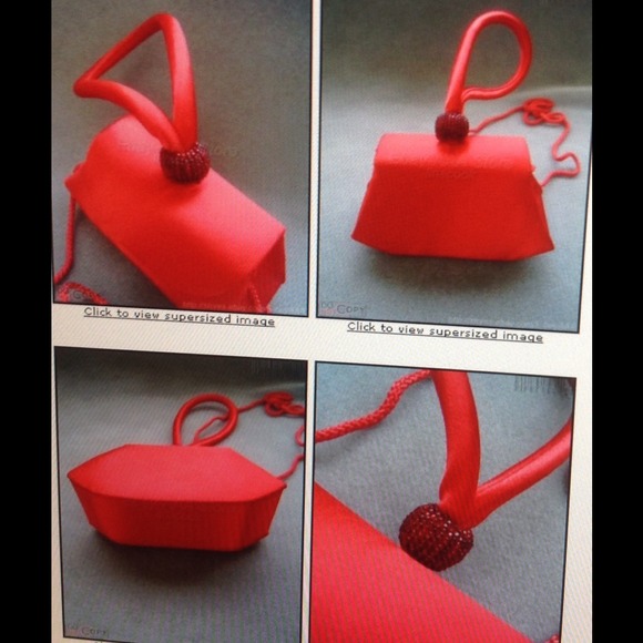 ⛔️SOLD⛔️🔻CACHE red satin evening bag - Picture 2 of 4