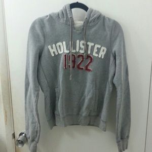 Grey hoodie and hollister short bundle @mari353
