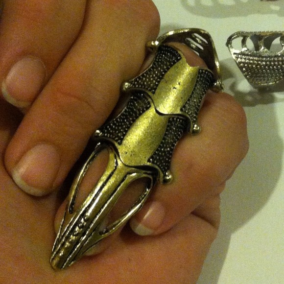 Sold⚫ --Host Pick 8/8  2/4 Claw Armor Finger ring - Picture 2 of 4