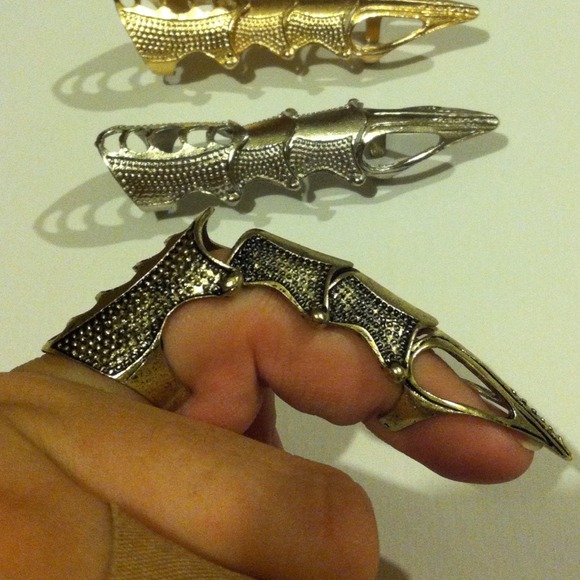 Sold⚫ --Host Pick 8/8  2/4 Claw Armor Finger ring - Picture 3 of 4