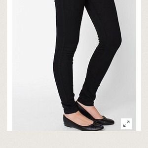 The Easy Jean- 1 colors available (black)