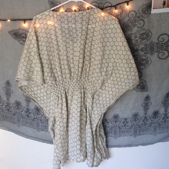 Poncho/cover up - Picture 2 of 4