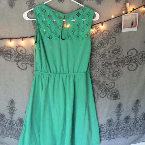 Dress - Picture 2 of 4