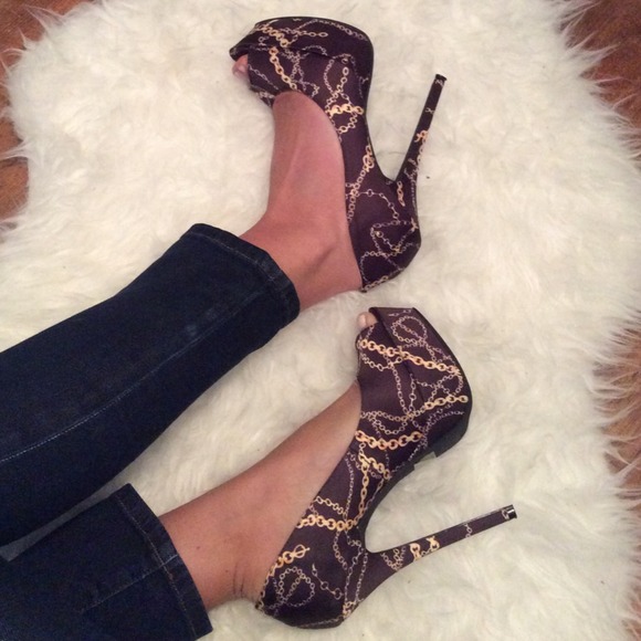 Charlotte Russe Shoes - ❗️24HR SALE❗️Charlotte Russe chain link heels  8