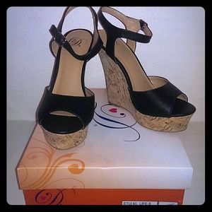 BLACK CORK WEDGES