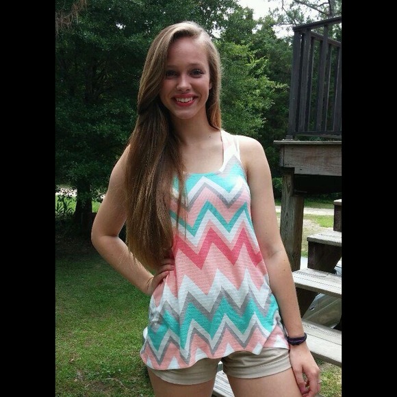 Chevron Print Racer Back Top - Picture 2 of 4