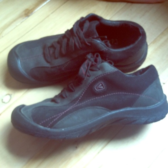 SOLD in a bundle Keen sneakers